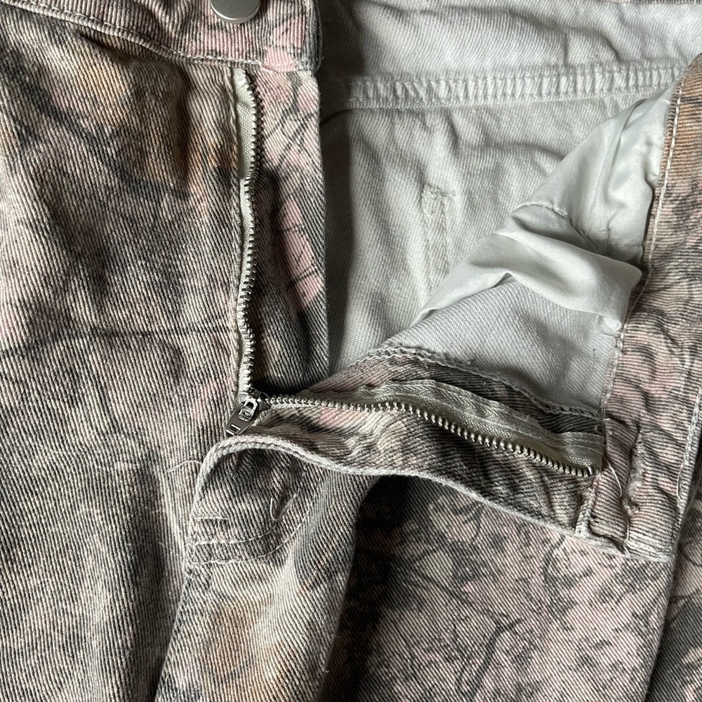 Light Pink Camouflage Cargo Pants with cute pink bow on pockets 🎀 - Picture 5 of 6